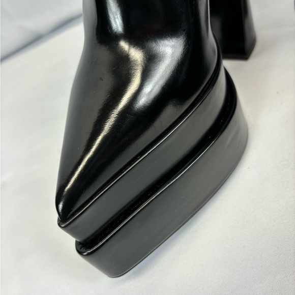 Versace - Aevitas Pointy leather ankle boots - Picture 5 of 12